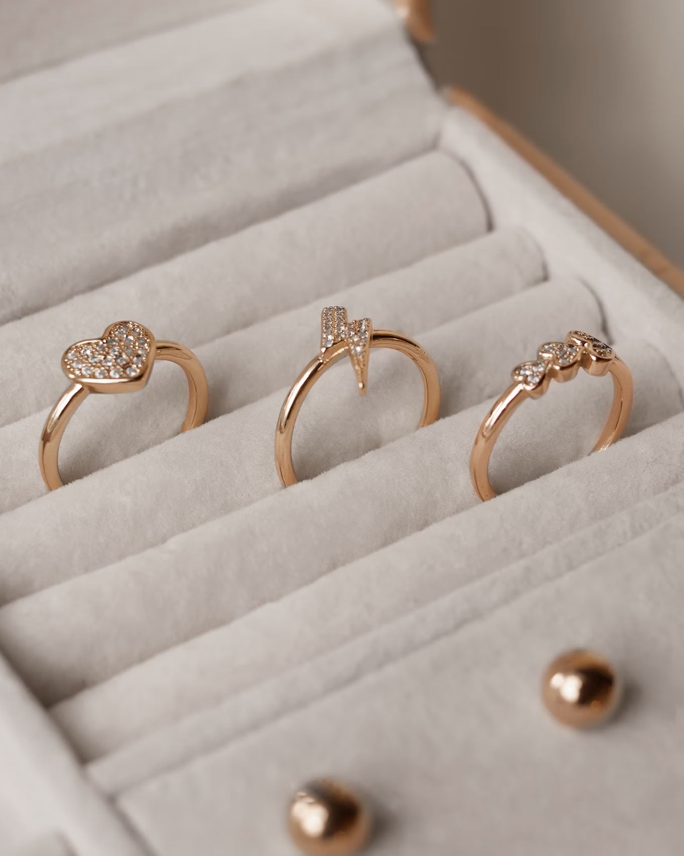 Trendy w biżuterii na 2025 rok – co będzie modne? 💍✨