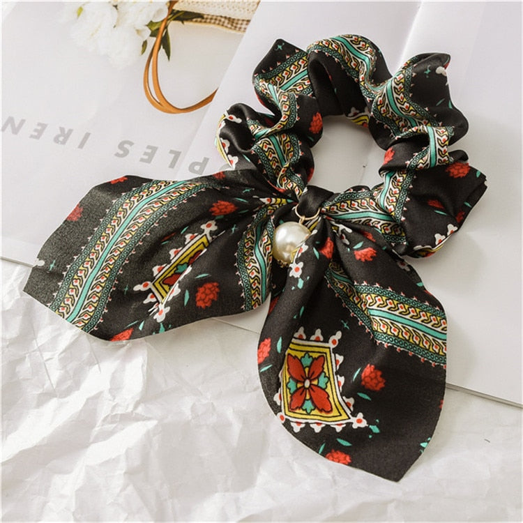 Gumka do włosów scrunchie z kokardą i perłą