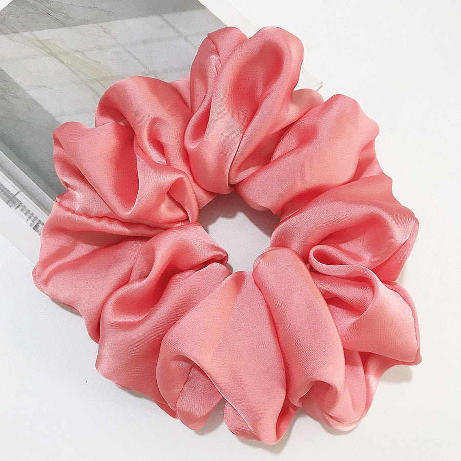 Satynowa duża gumka do włosów scrunchie