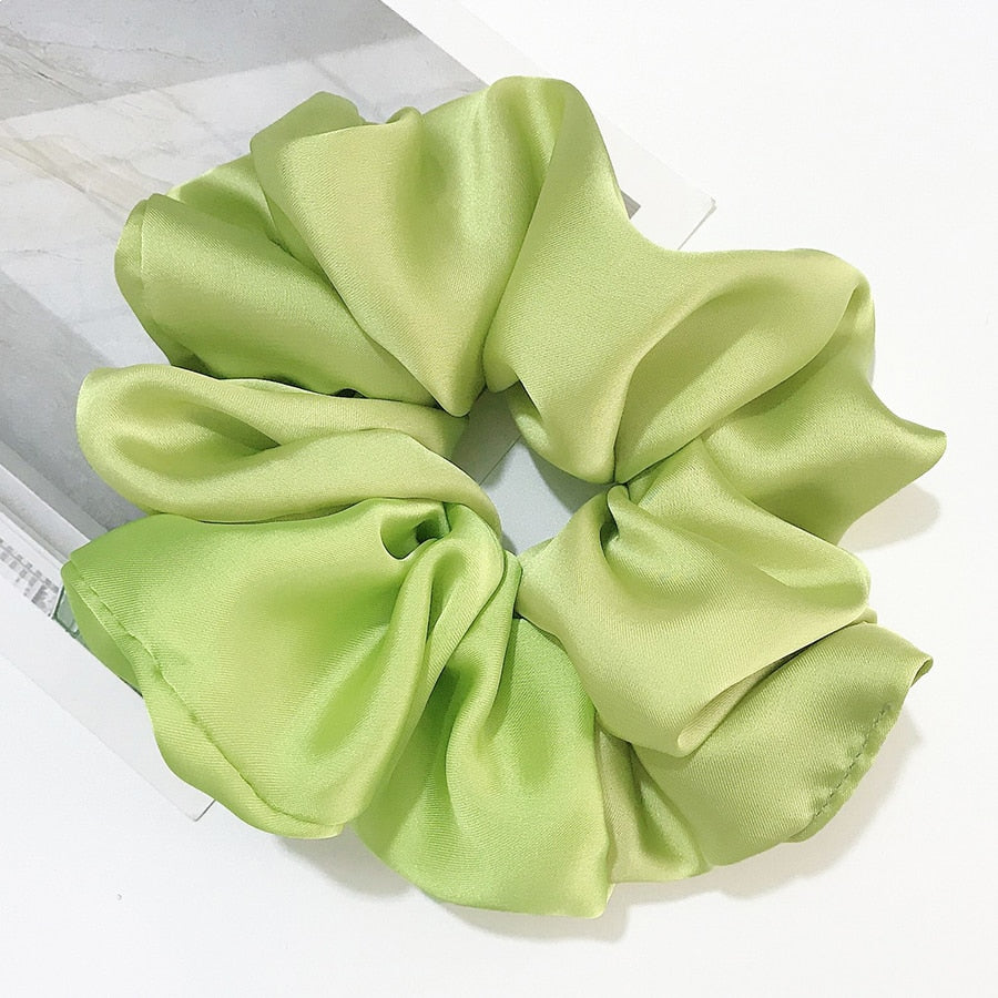 Satynowa duża gumka do włosów scrunchie