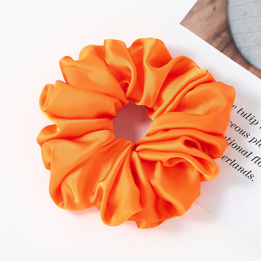 Satynowa duża gumka do włosów scrunchie