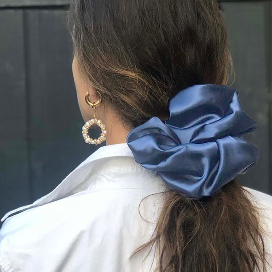 Satynowa duża gumka do włosów scrunchie