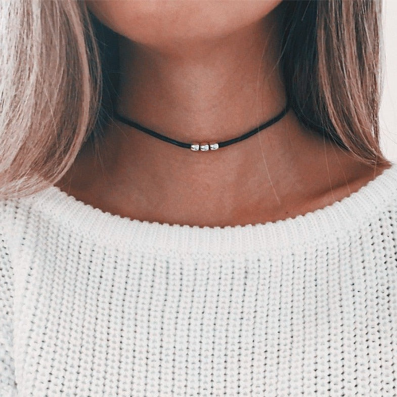 Naszyjnik typu choker z koralikami