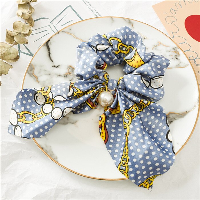 Gumka do włosów scrunchie z kokardą i perłą