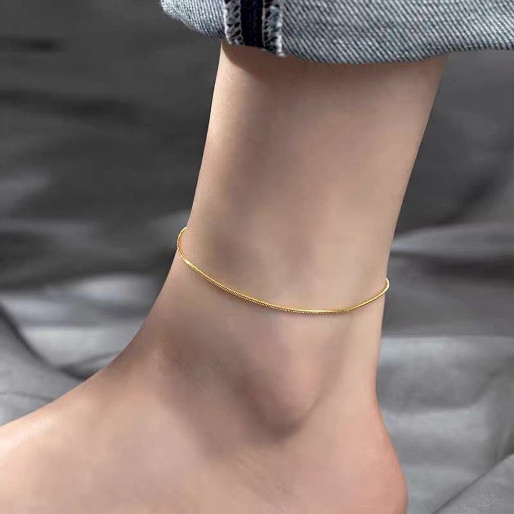 Minimalistyczna bransoletka na kostkę