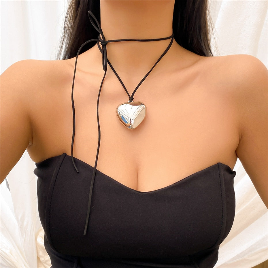Naszyjnik typu choker z sercem